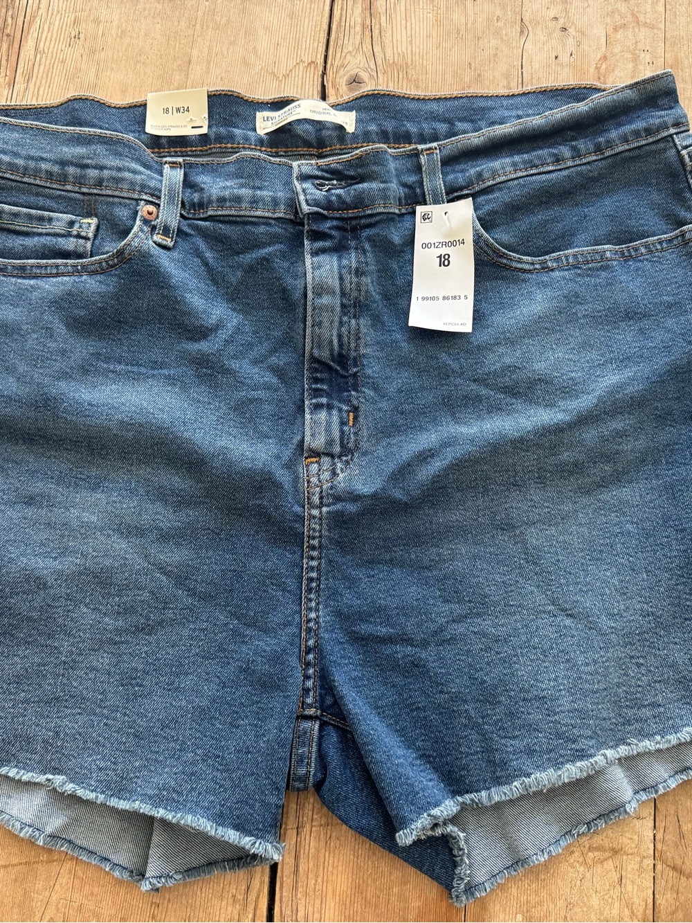 NWT Levi’s Denim High-Rise Frayed Hem Women's Shorts size 18 / 34 - Picture 9 of 9